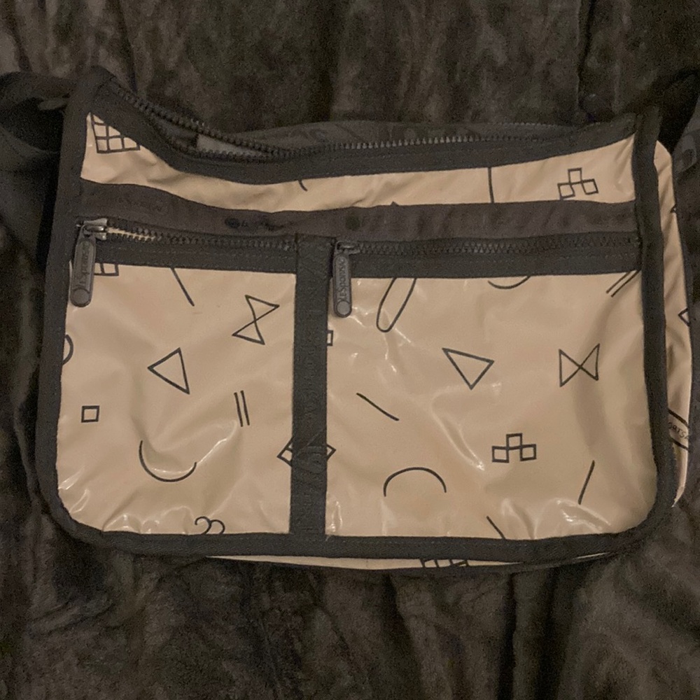 Lesportsac crossbody bag cream with grey stencil images